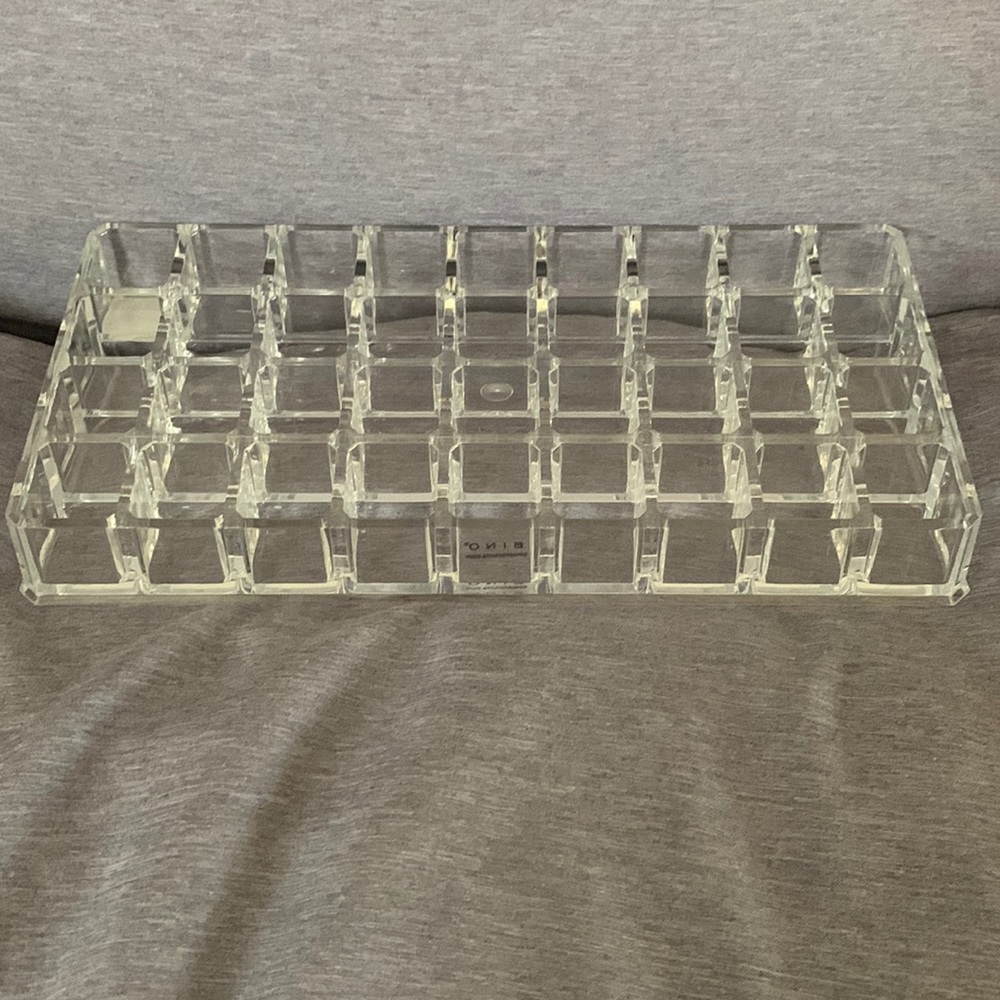 A 36 lipstick compartment